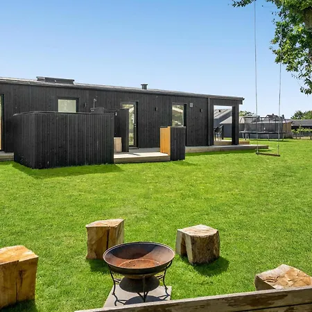 Сasa de vacaciones Front In *